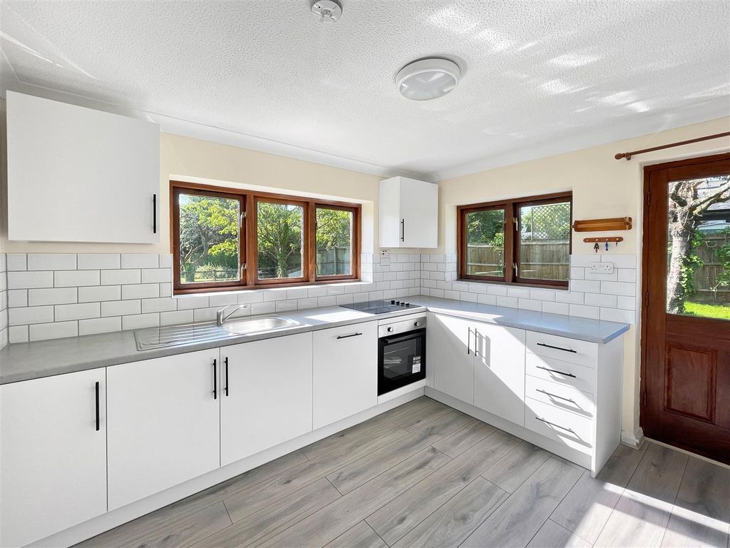 Property photo 1 of 19 Kitchen