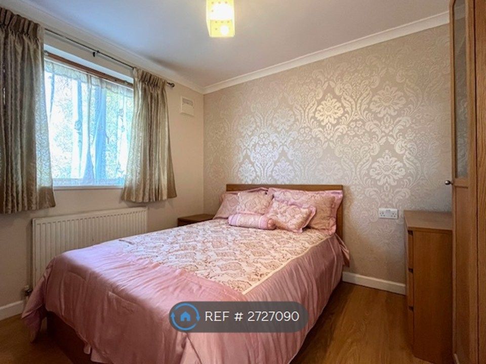 Property photo 2 of 10 Bedroom 1