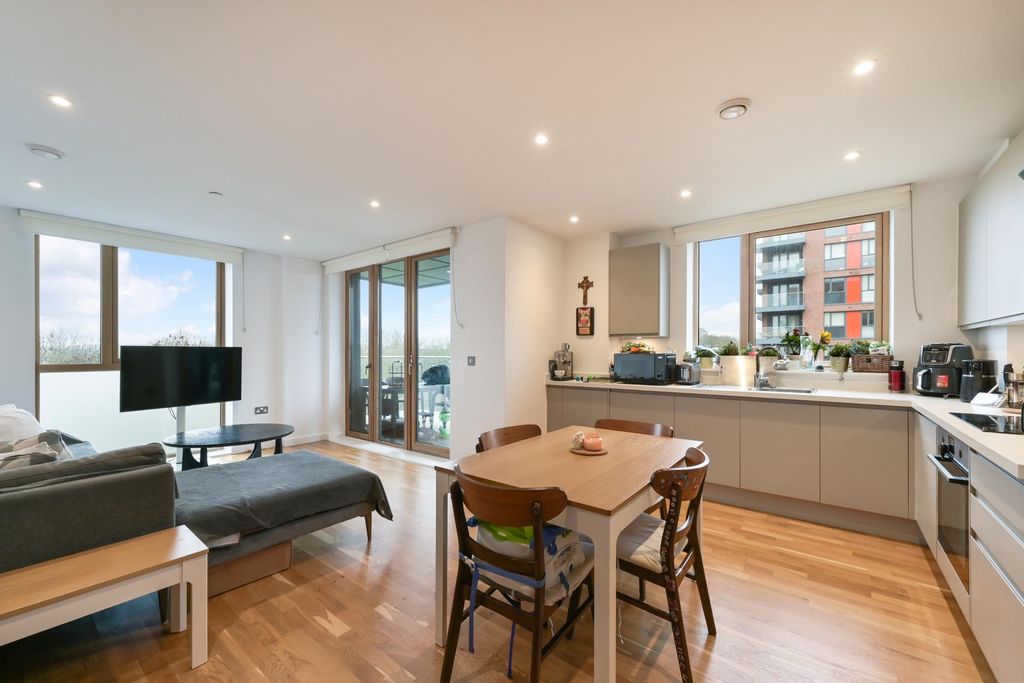 Property photo 2 of 11