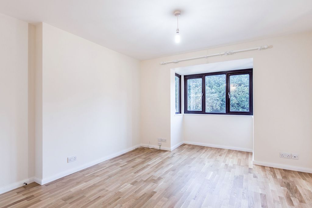 Property photo 2 of 10 Kitchen (Example)