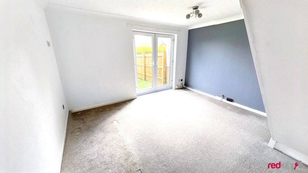 Property photo 1 of 8 Lounge