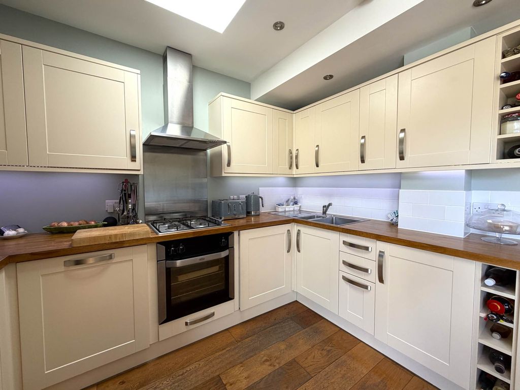 Property photo 2 of 25