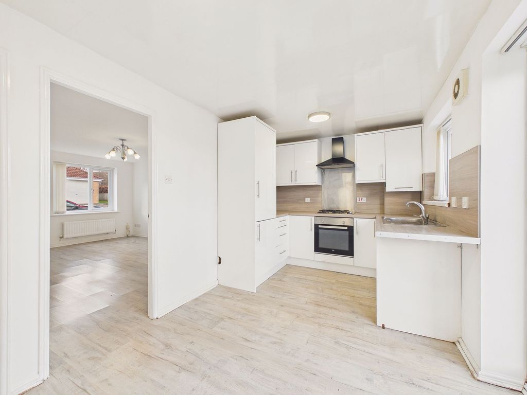 Property photo 2 of 11 Dining Kitchen