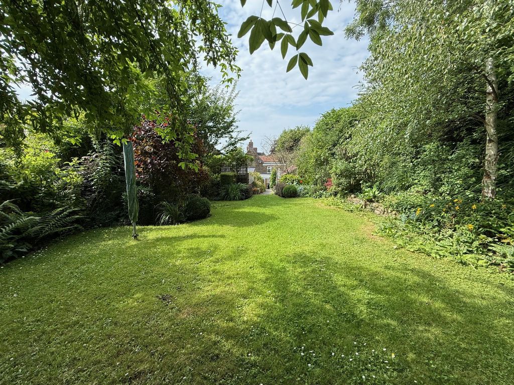 Property photo 2 of 24 Enclosed Garden
