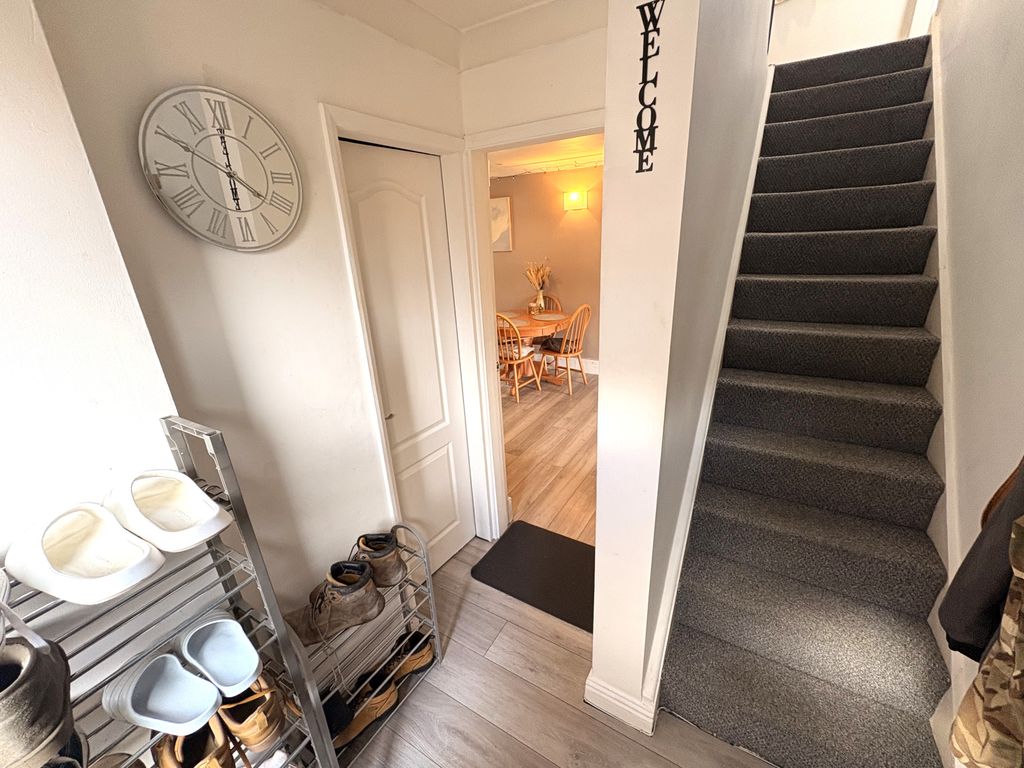 Property photo 3 of 21 Entrance Hall