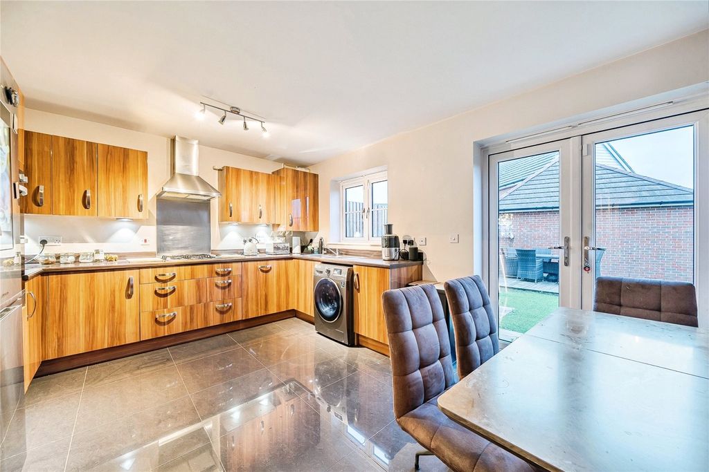 Property photo 2 of 16 Picture No. 34