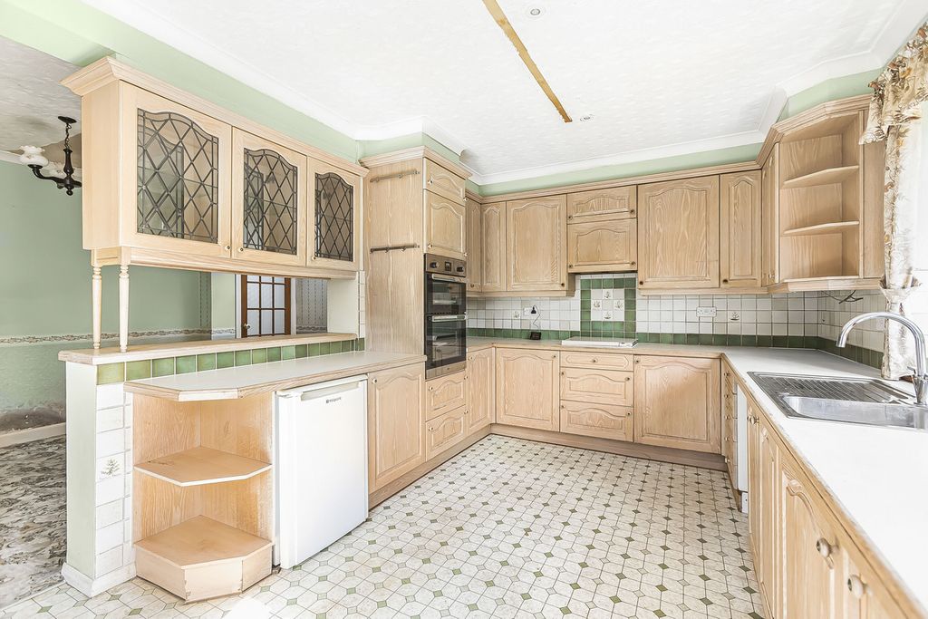 Property photo 2 of 30