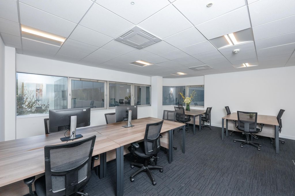 Property photo 3 of 8 Private Office