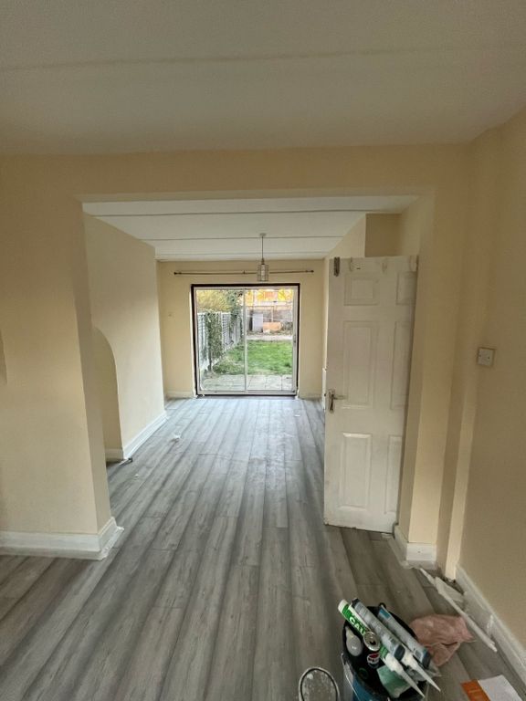 Property photo 3 of 8 Gallery