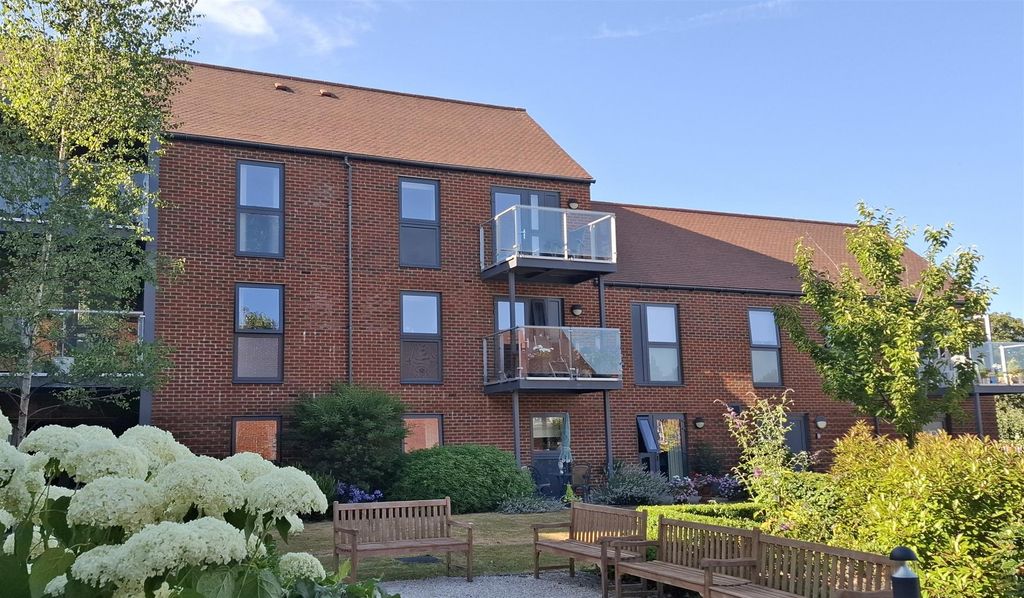 Property photo 1 of 29 47 Wayfarer.Jpg