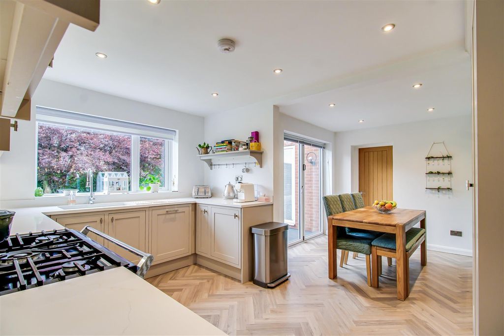 Property photo 3 of 14 Kitchen/Diner