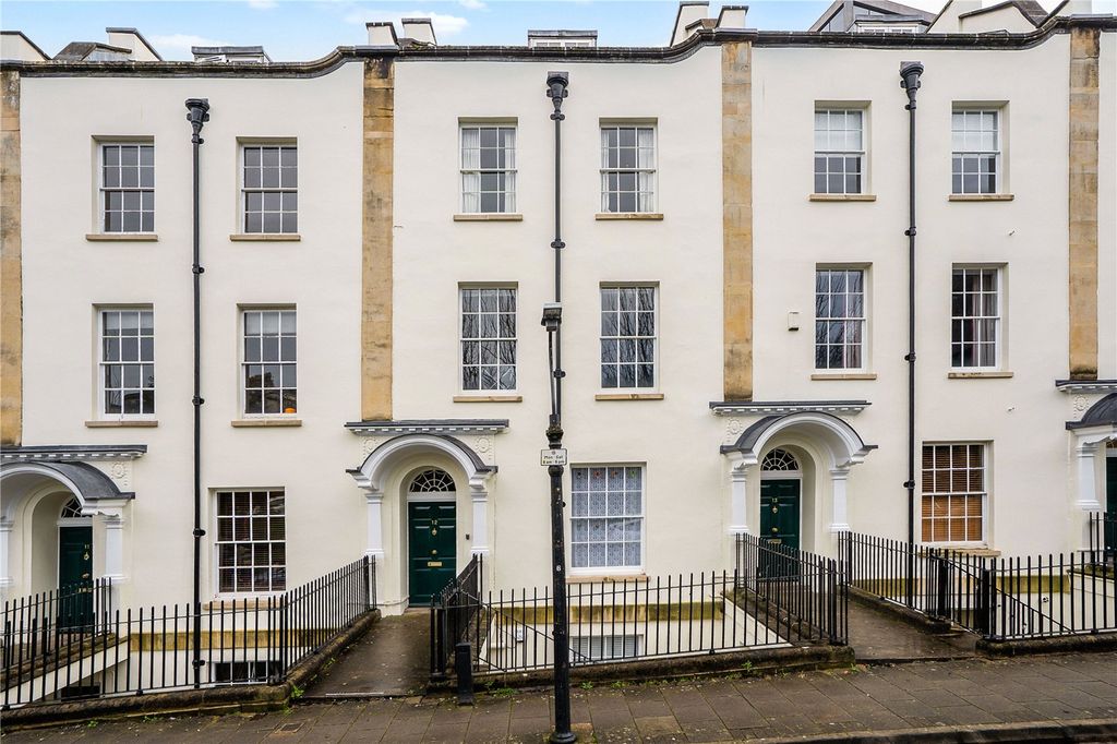 Property photo 3 of 10 Front Elevation