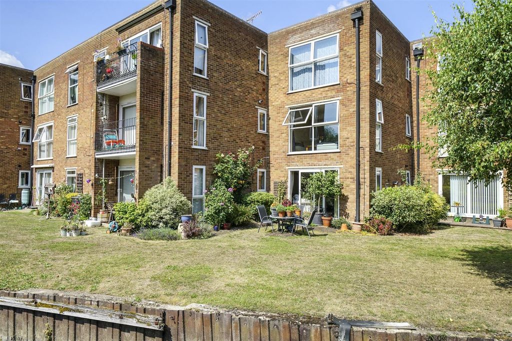 Property photo 1 of 18
