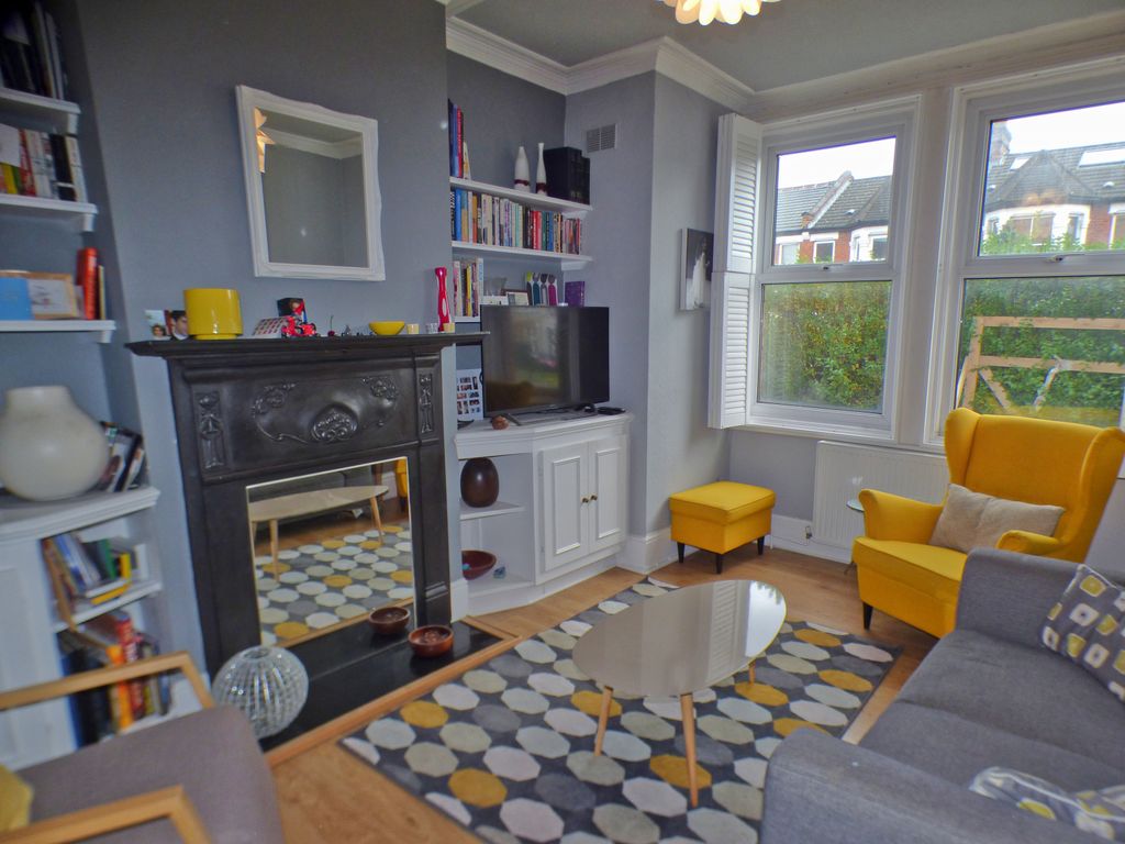 Property photo 2 of 8 Lounge