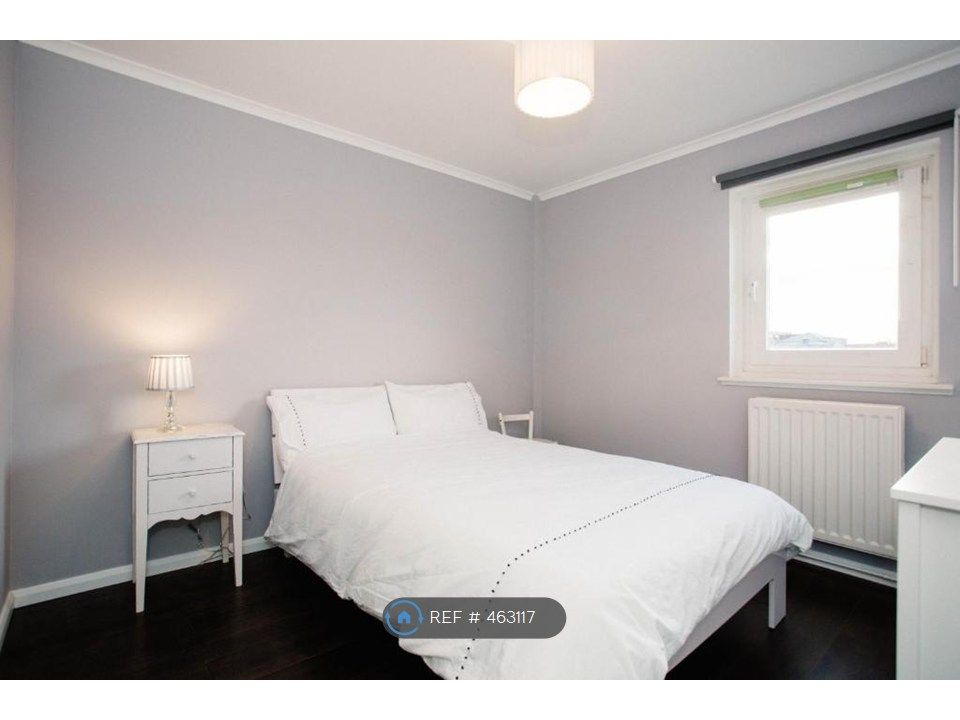 Property photo 3 of 10 Main Bedroom