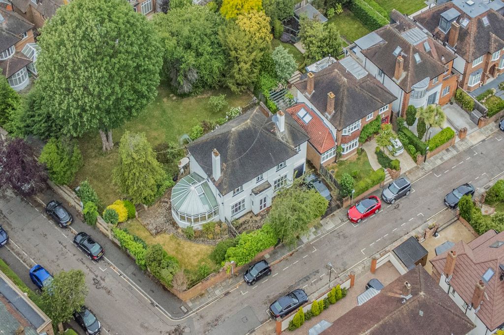 Property photo 2 of 29