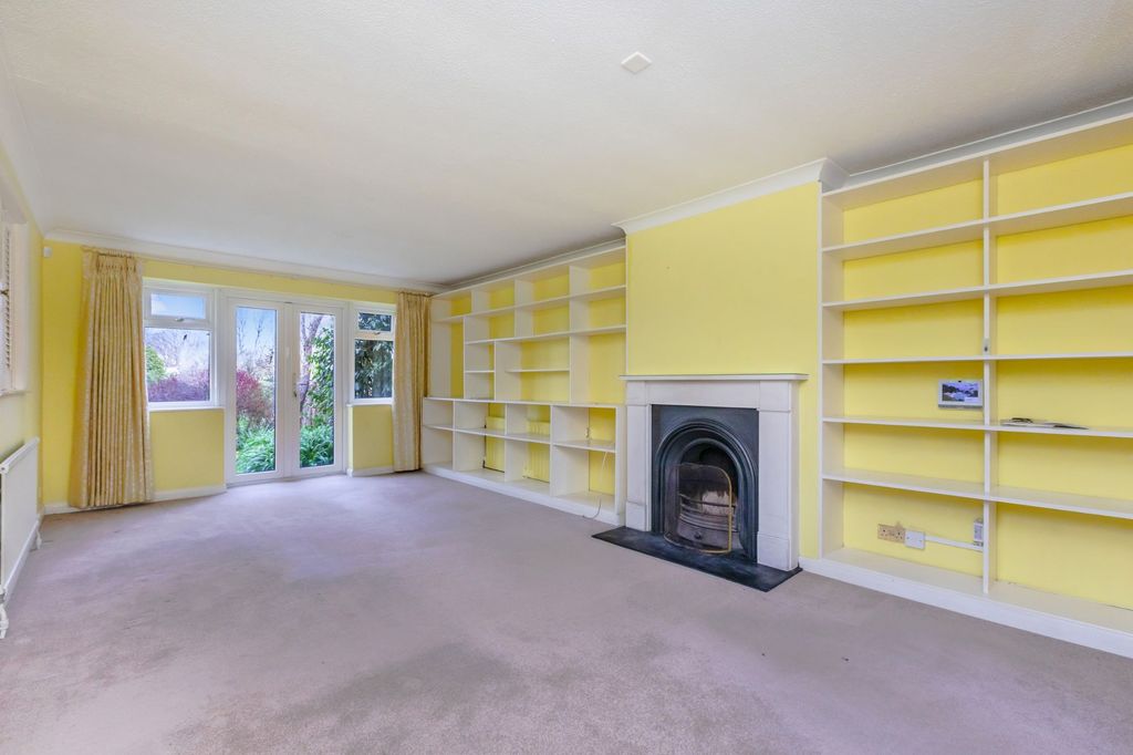 Property photo 2 of 23