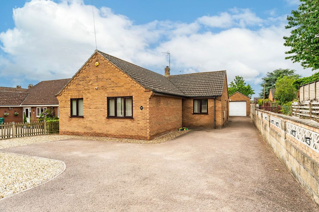 Property photo 2 of 21