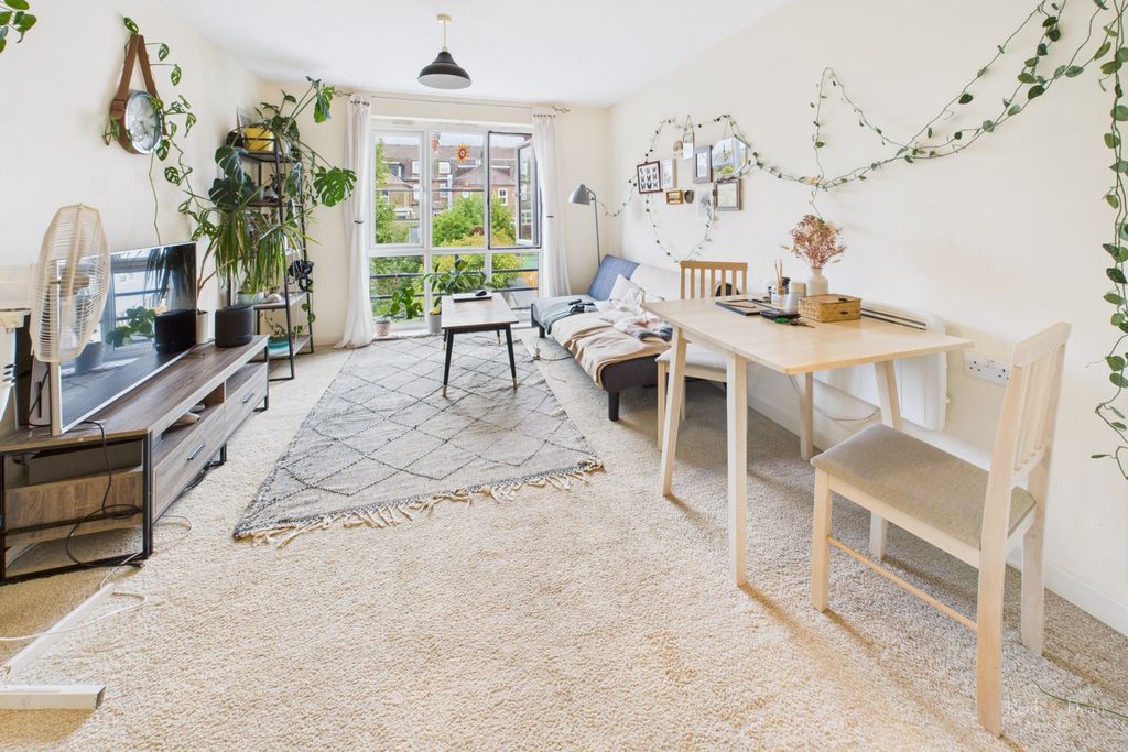 Property photo 2 of 9 1412-Hr-2.Jpg