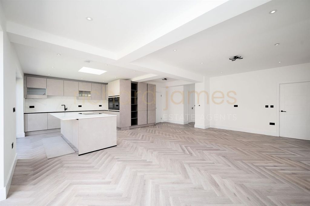 Property photo 2 of 20 W (10).Jpg