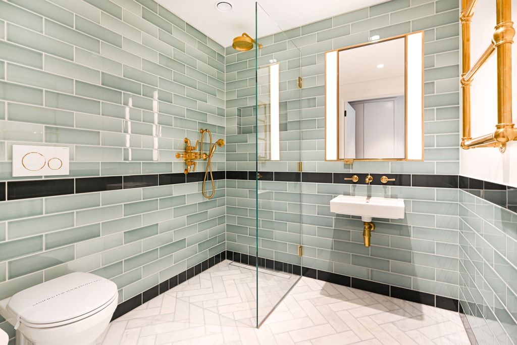 Property photo 3 of 11 Chestertons  Batt...