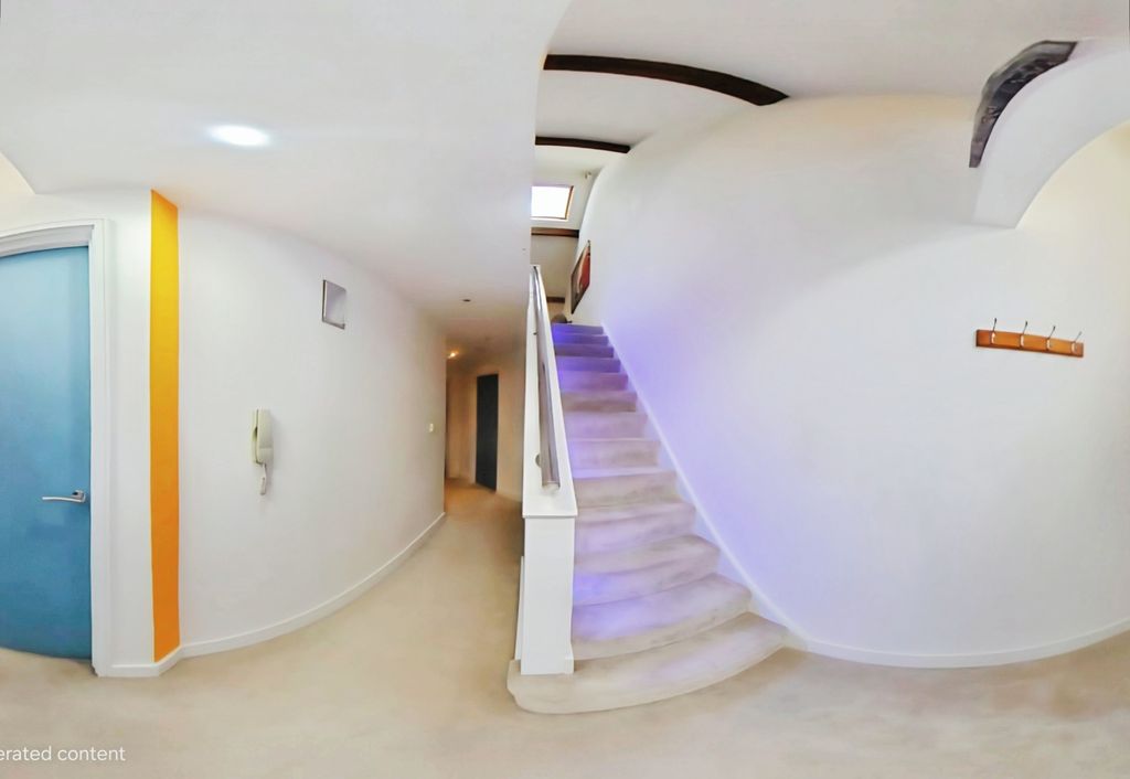 Property photo 2 of 10 Entrance