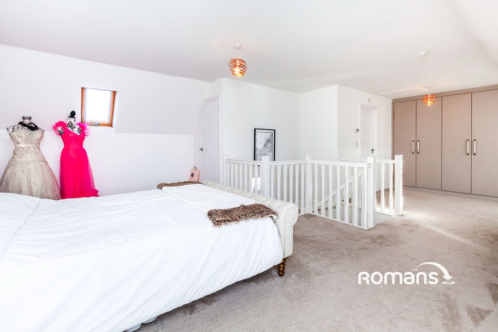 Property photo 3 of 18 Photo