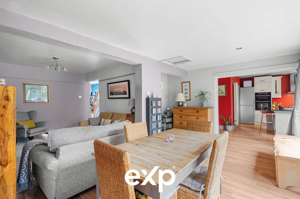 Property photo 3 of 33