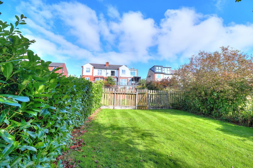 Property photo 2 of 61