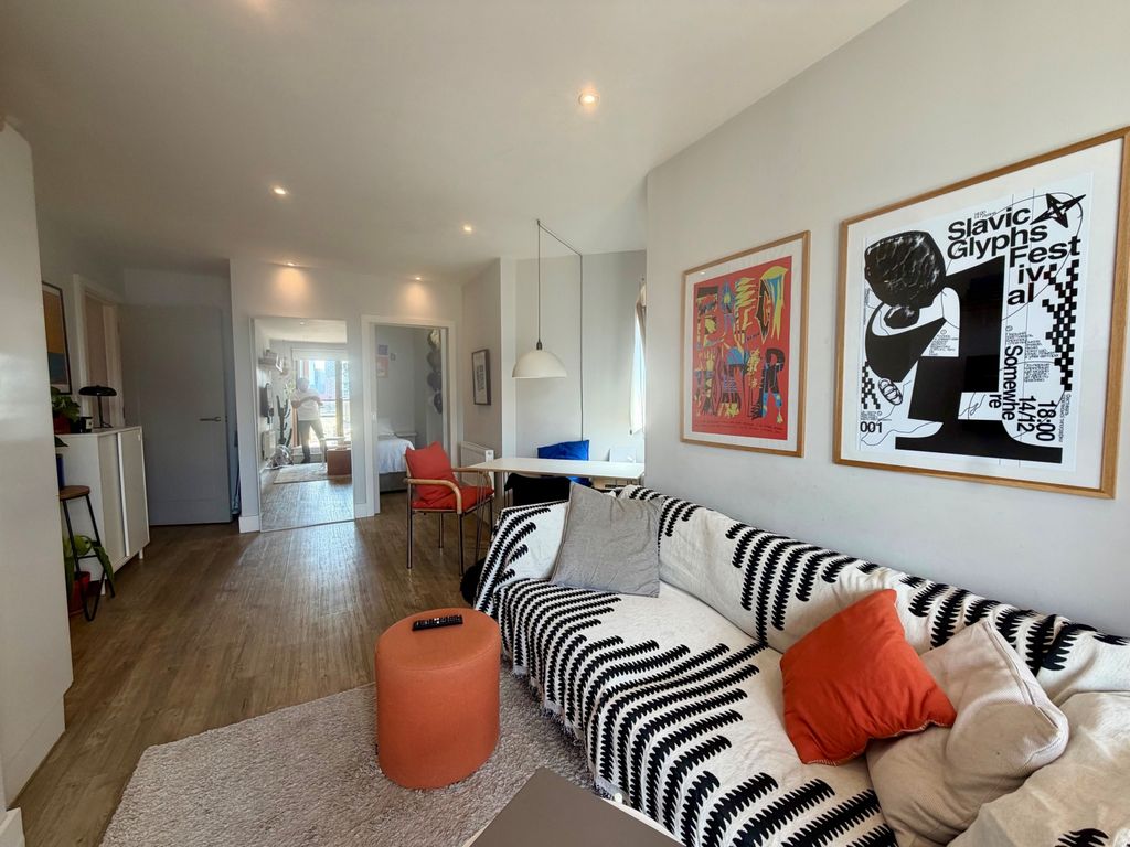 Property photo 1 of 8 Studio Apartment For Sale