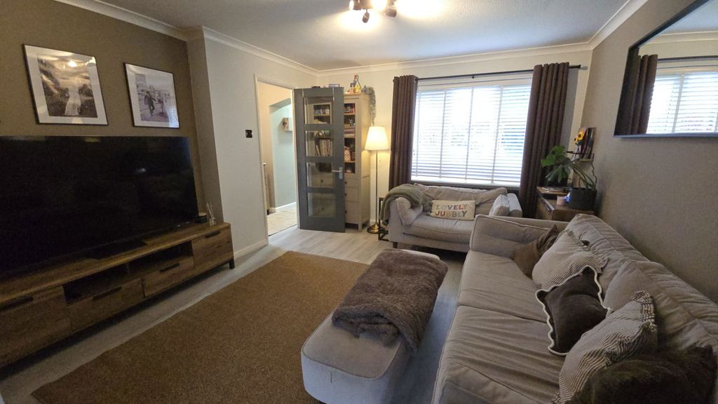 Property photo 3 of 28