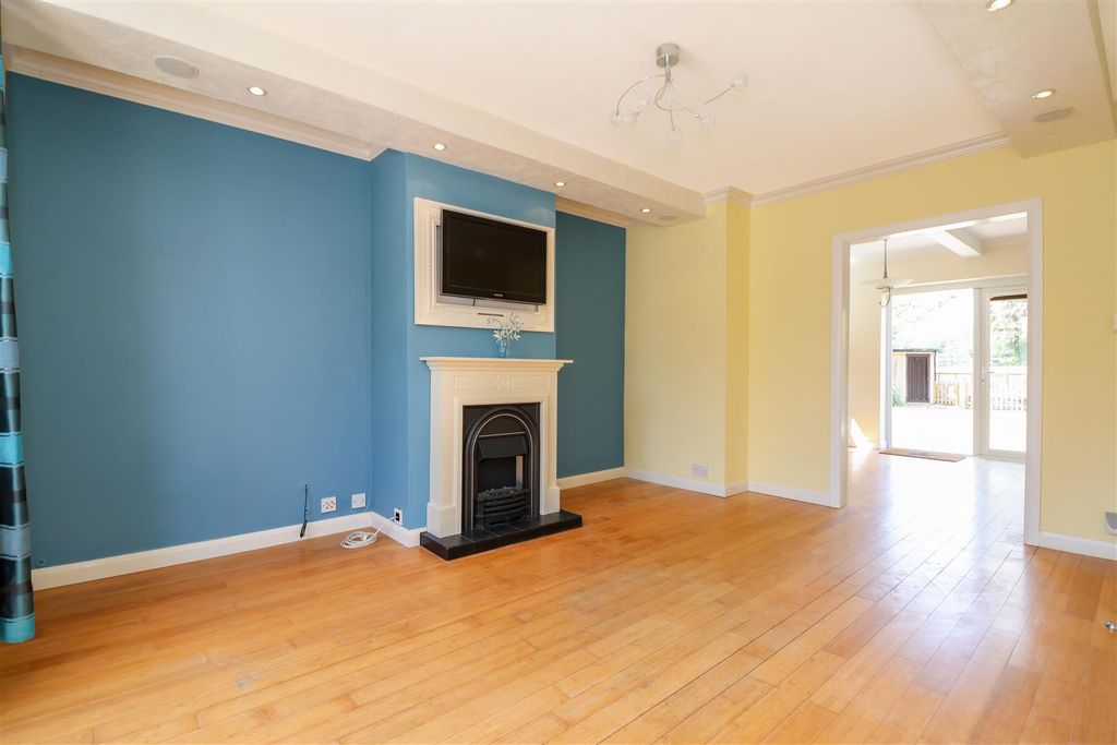 Property photo 3 of 27 E1