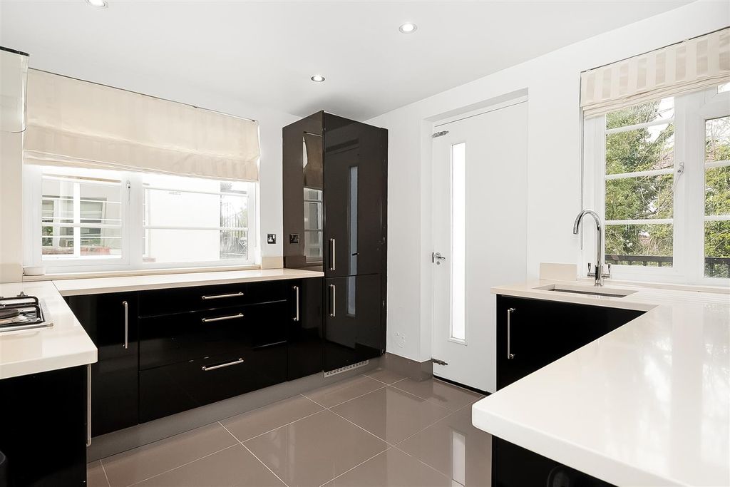 Property photo 2 of 14 Kitchen