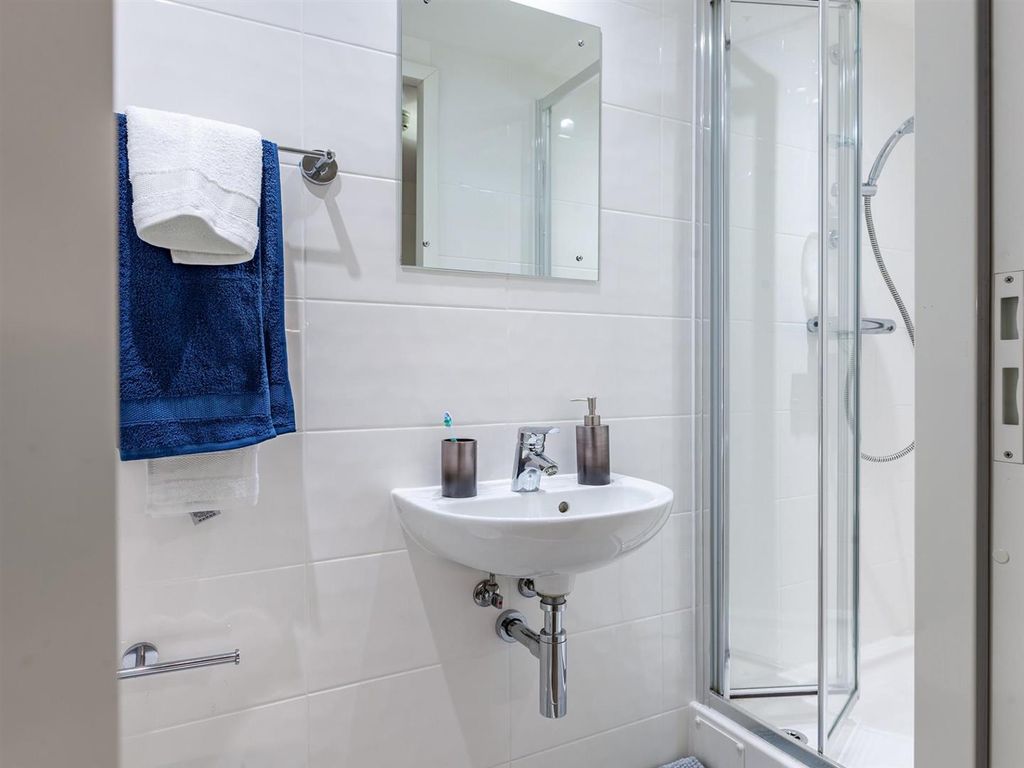 Property photo 1 of 33