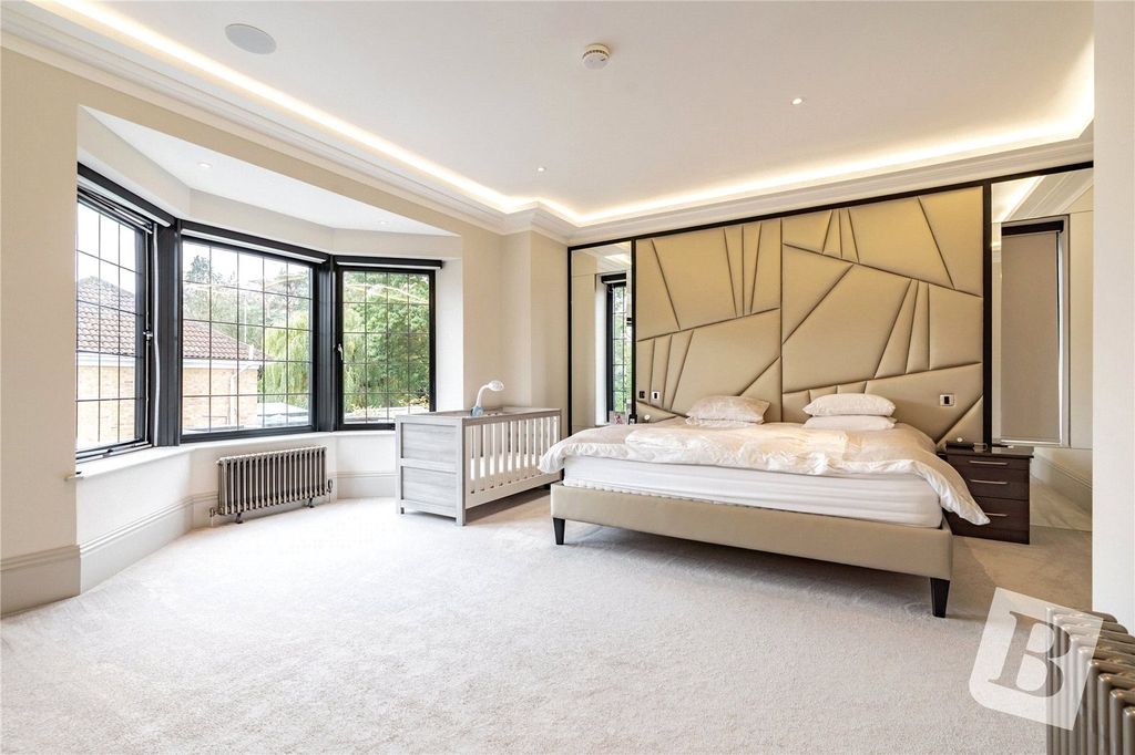 Property photo 3 of 38 Principal Suite