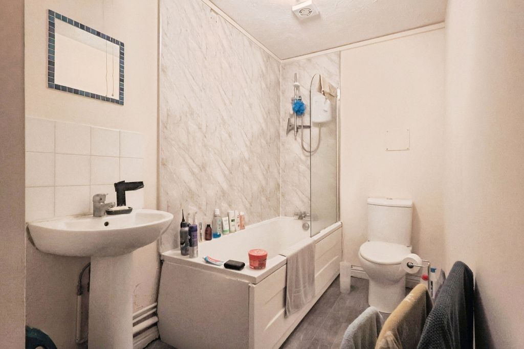 Property photo 3 of 17 Photo