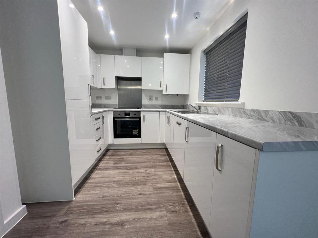 Property photo 2 of 12 Kitchen 2.Jpg