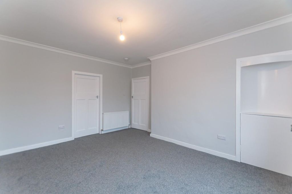 Property photo 3 of 10 Lounge 2.Jpg