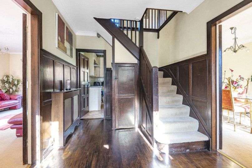 Property photo 2 of 21 Entrance Hall