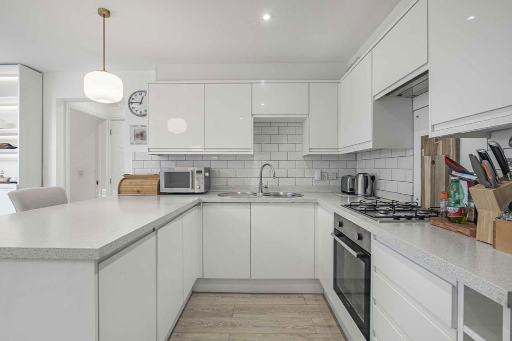 Property photo 3 of 6