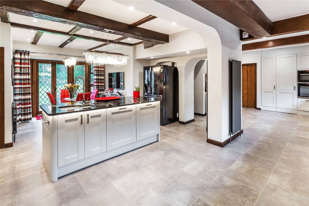 Property photo 3 of 33 Kitchen/Dining Area