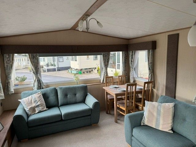 Property photo 2 of 11 5 5