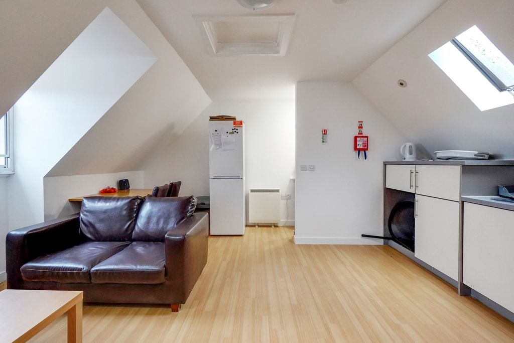 Property photo 3 of 11 Photo 9