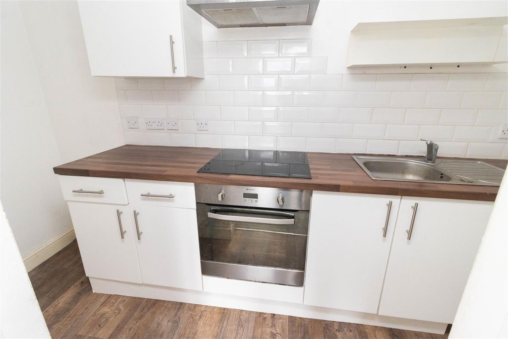 Property photo 3 of 7 Kitchen