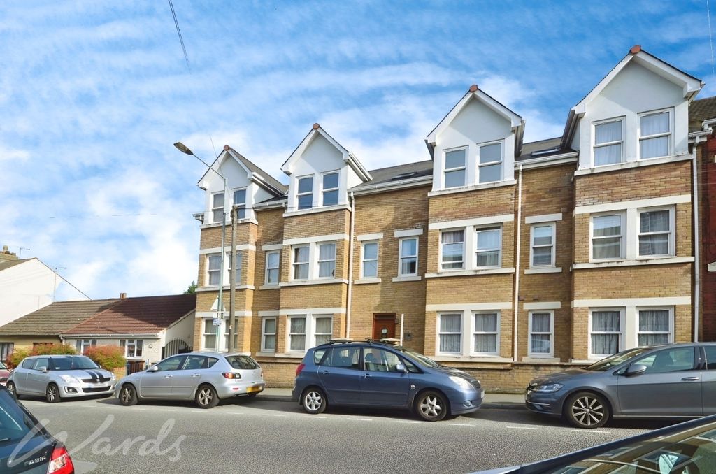 Property photo 1 of 8 St James Court Fr...