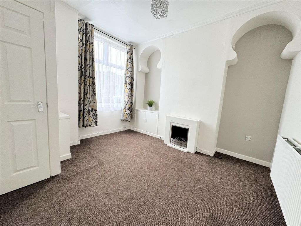 Property photo 2 of 11 Front Lounge