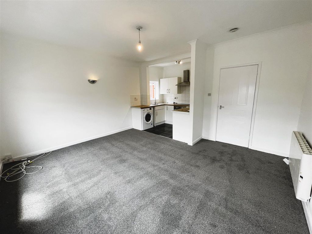 Property photo 3 of 8 Flat 2 Alexandra Road Lounge 2.Jpeg