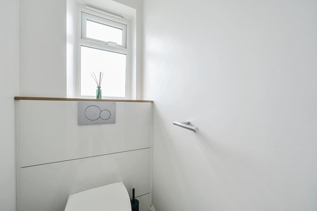 Property photo 3 of 20 Bathroom