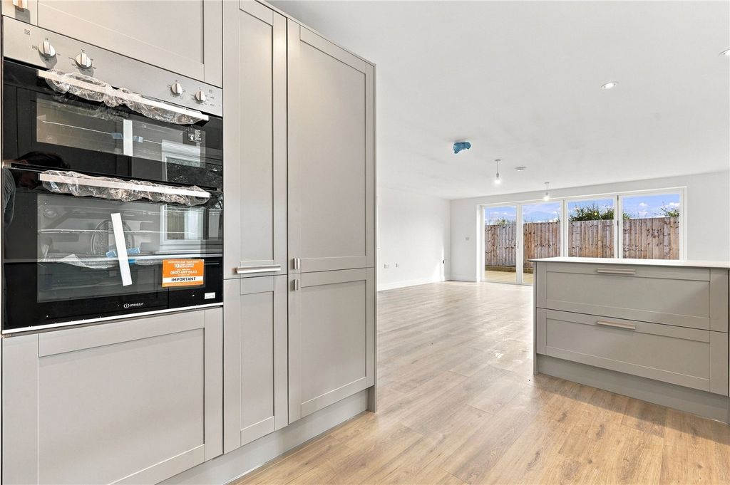 Property photo 2 of 26 Picture No. 23