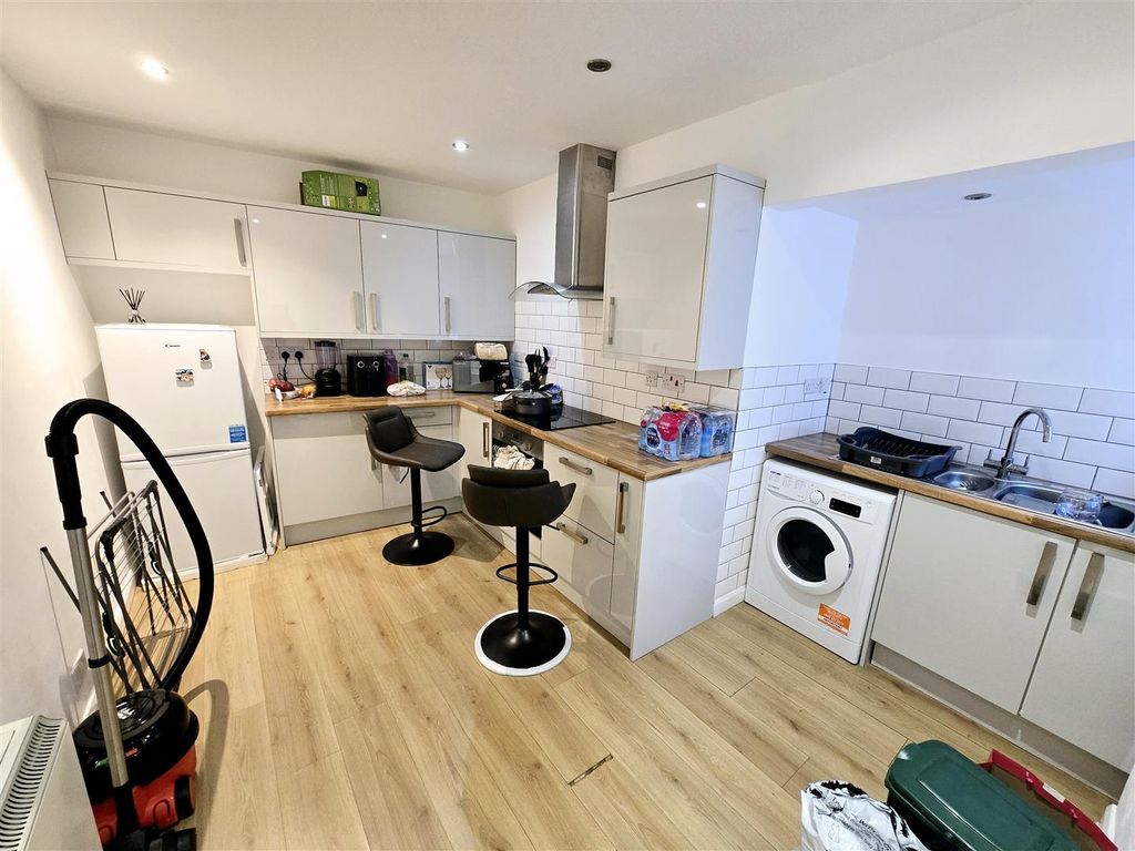 Additional image 5 of 1 bed flat for saleWestgate Street, Launceston PL15